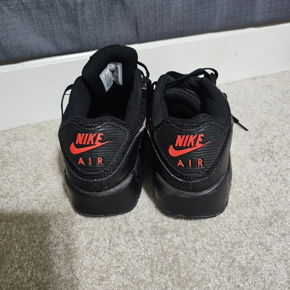 ​Nike Air Max 90 GS Black Red 6Y